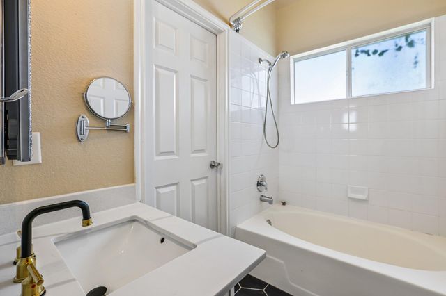 1754 N Bishop ST, San Marcos, TX 78666