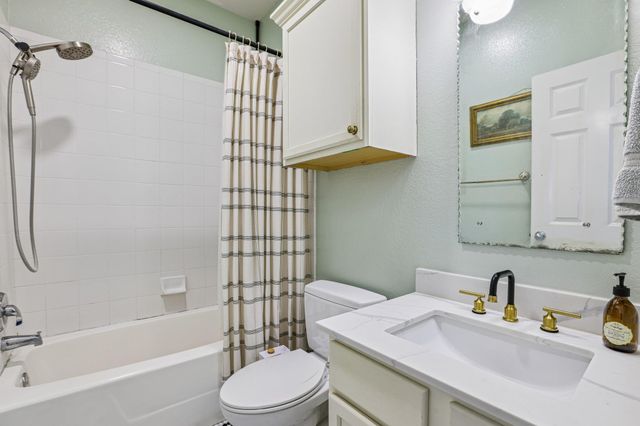 1754 N Bishop ST, San Marcos, TX 78666