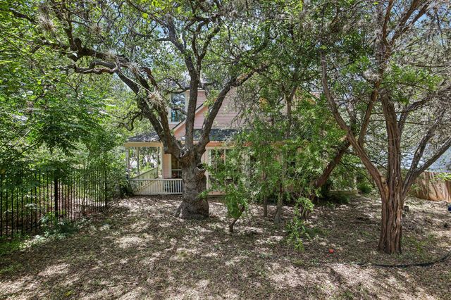 1754 N Bishop ST, San Marcos, TX 78666