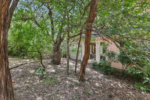 1754 N Bishop ST, San Marcos, TX 78666