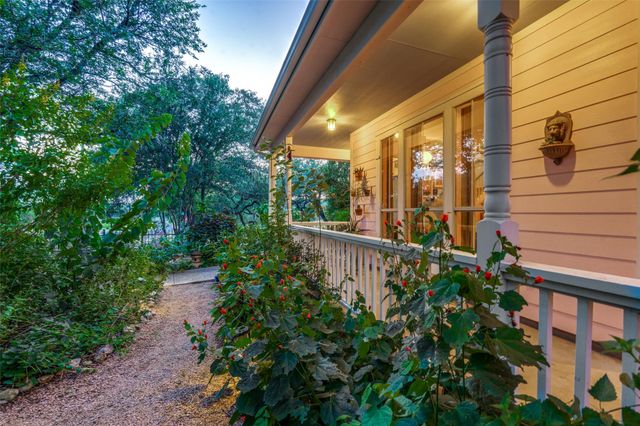 1754 N Bishop ST, San Marcos, TX 78666