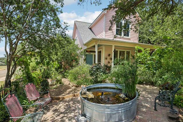 1754 N Bishop ST, San Marcos, TX 78666