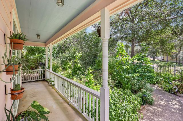 1754 N Bishop ST, San Marcos, TX 78666