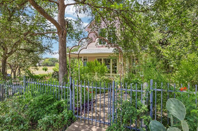 1754 N Bishop ST, San Marcos, TX 78666