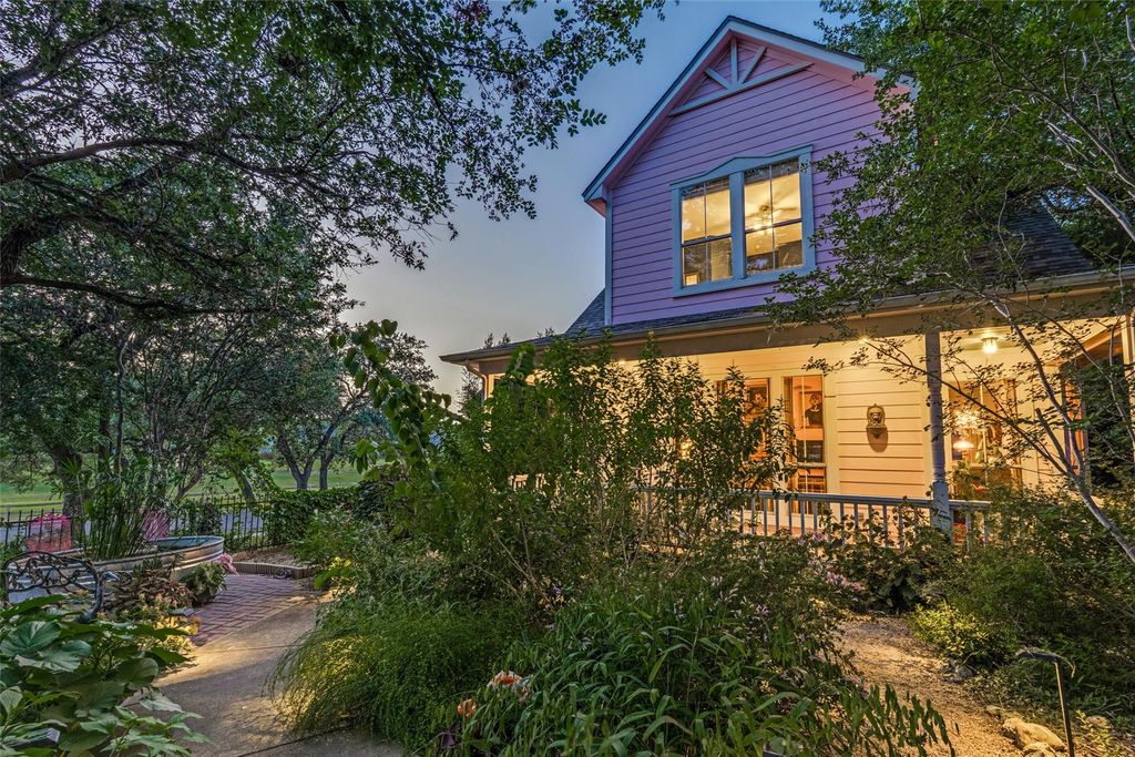 1754 N Bishop ST, San Marcos, TX 78666