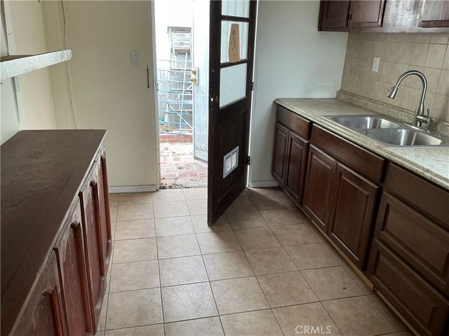 1947 Delta, Los Angeles, CA 90026