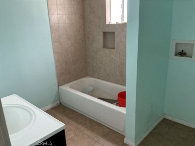 1947 Delta, Los Angeles, CA 90026