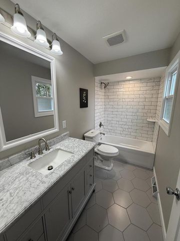 439 W Mall ROAD, Glendale, WI 53217