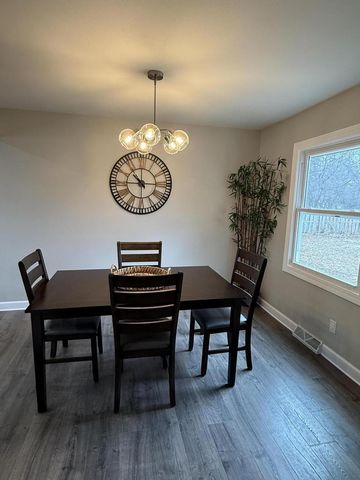 439 W Mall ROAD, Glendale, WI 53217