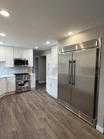 439 W Mall ROAD, Glendale, WI 53217