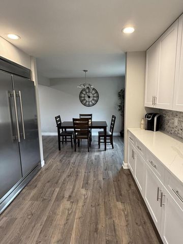 439 W Mall ROAD, Glendale, WI 53217