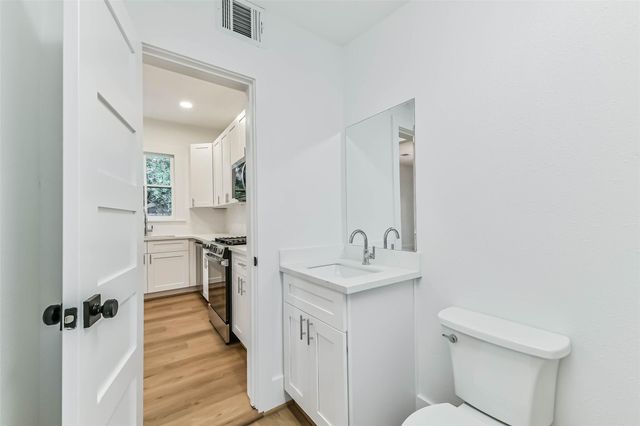 1616 38th Street, Galveston, TX 77550