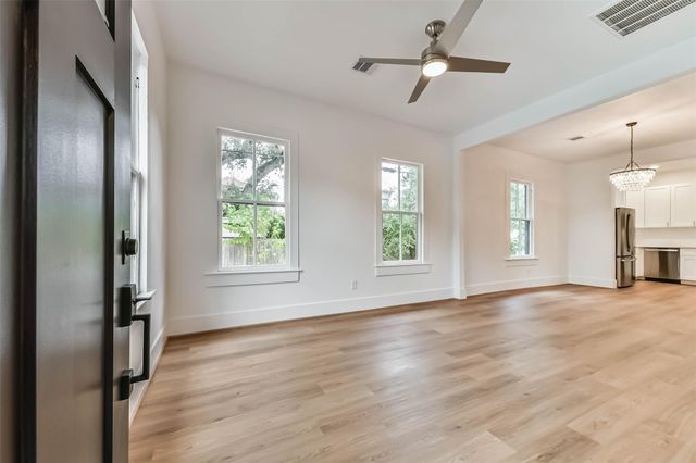 1616 38th Street, Galveston, TX 77550