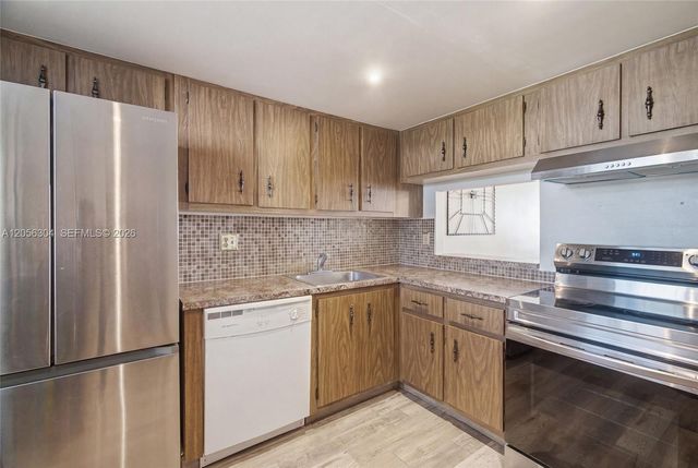 3090 Holiday Springs Boulevard 204, Margate, FL 33063
