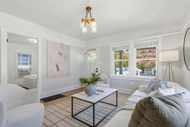1373 48th St, Sacramento, CA 95819