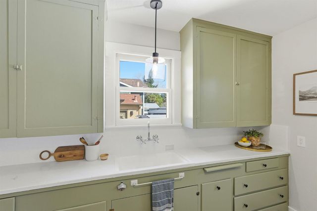 1373 48th St, Sacramento, CA 95819