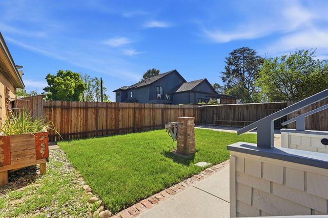 1373 48th St, Sacramento, CA 95819