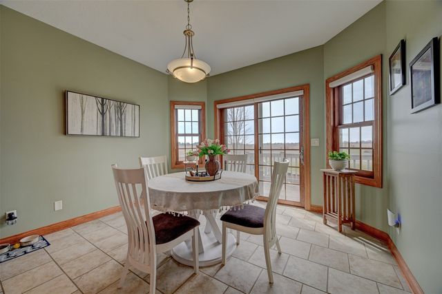 755 S 29th Avenue E, Newton, IA 50208