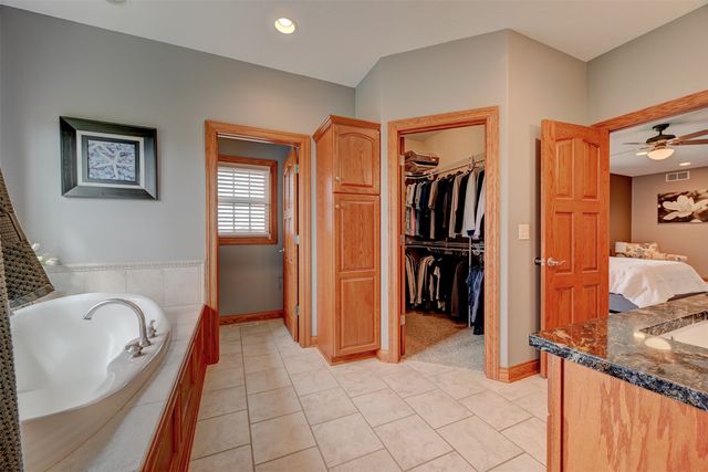 755 S 29th Avenue E, Newton, IA 50208