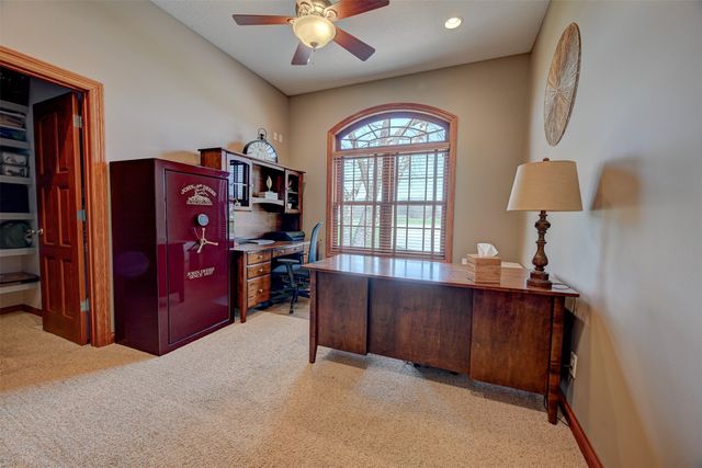 755 S 29th Avenue E, Newton, IA 50208