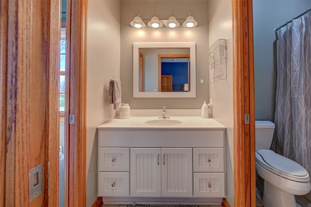 755 S 29th Avenue E, Newton, IA 50208