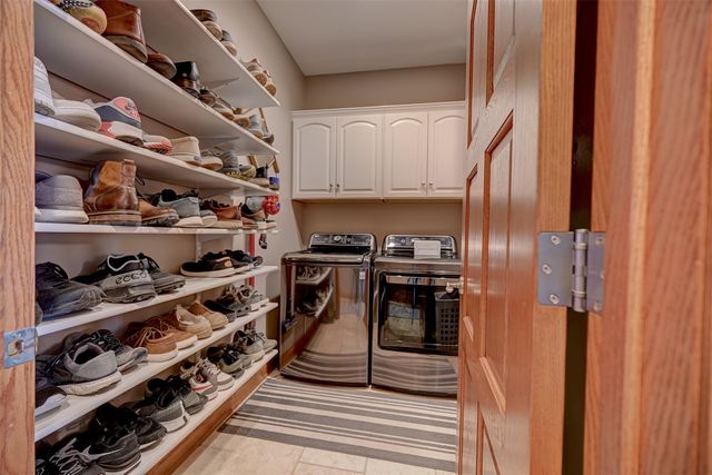755 S 29th Avenue E, Newton, IA 50208