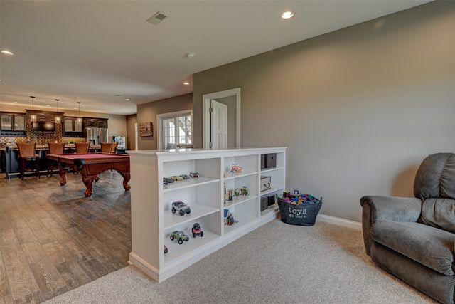755 S 29th Avenue E, Newton, IA 50208