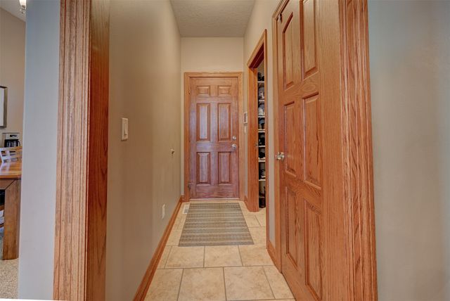 755 S 29th Avenue E, Newton, IA 50208