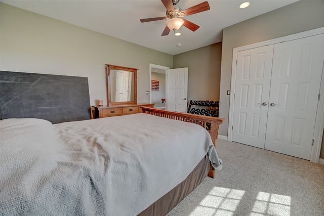755 S 29th Avenue E, Newton, IA 50208