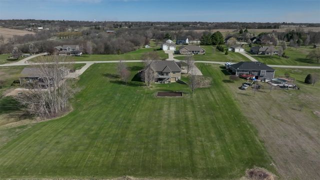755 S 29th Avenue E, Newton, IA 50208