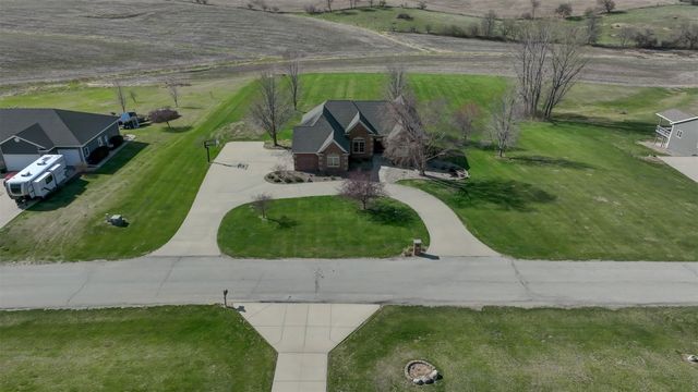 755 S 29th Avenue E, Newton, IA 50208