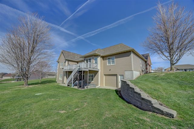 755 S 29th Avenue E, Newton, IA 50208