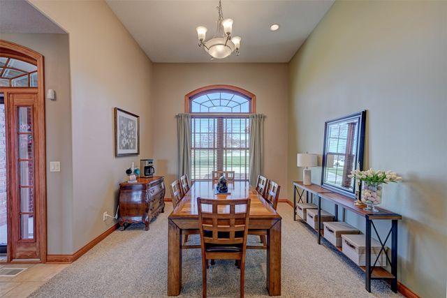 755 S 29th Avenue E, Newton, IA 50208