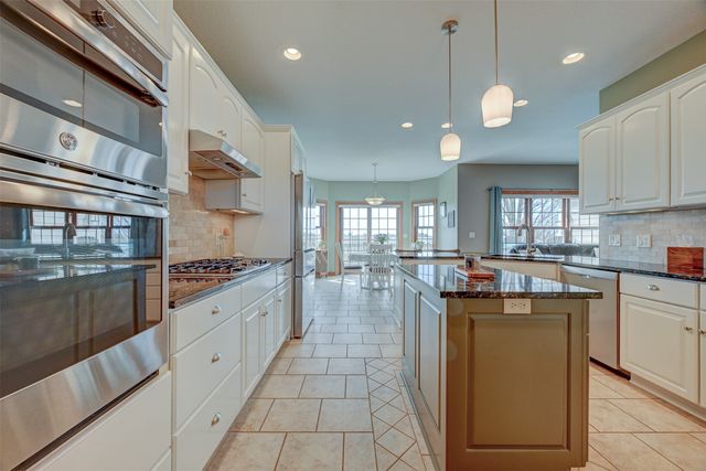 755 S 29th Avenue E, Newton, IA 50208