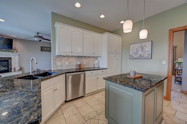 755 S 29th Avenue E, Newton, IA 50208
