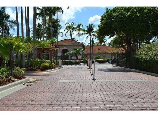 18352 NW 68th Avenue H, Hialeah, FL 33015