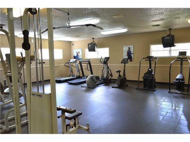 18352 NW 68th Avenue H, Hialeah, FL 33015
