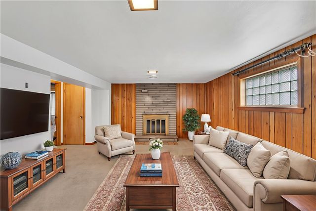 105 Northumberland Dr., Hempfield Twp, PA 15642