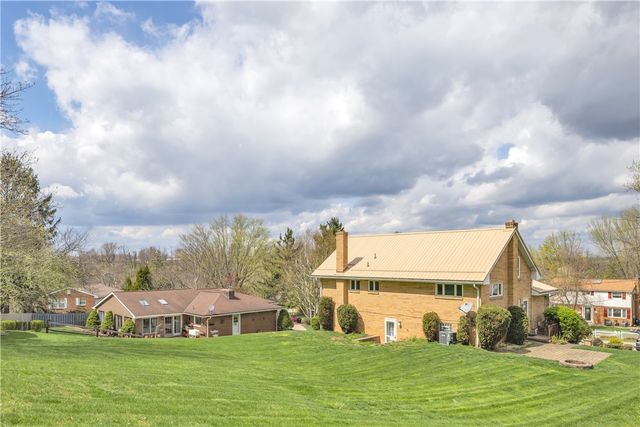 105 Northumberland Dr., Hempfield Twp, PA 15642