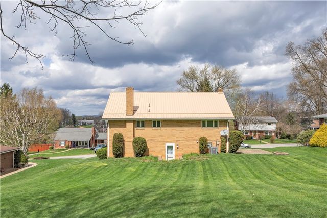 105 Northumberland Dr., Hempfield Twp, PA 15642