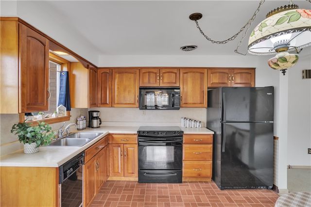 105 Northumberland Dr., Hempfield Twp, PA 15642