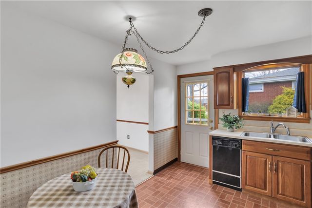 105 Northumberland Dr., Hempfield Twp, PA 15642