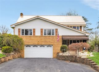 105 Northumberland Dr., Hempfield Twp, PA 15642