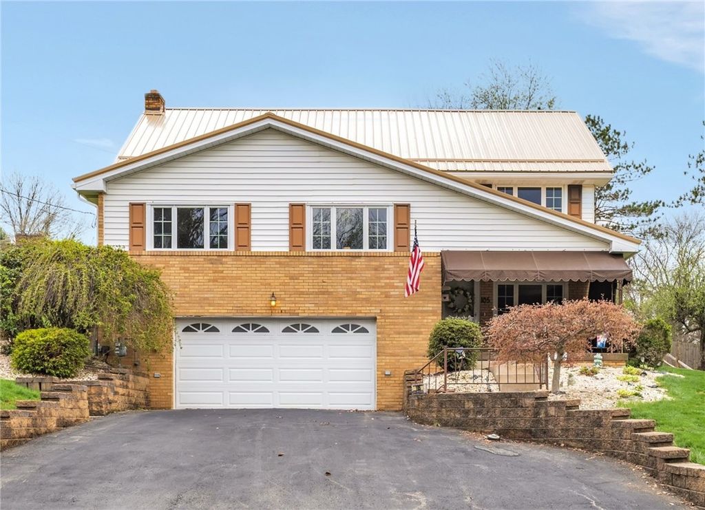 105 Northumberland Dr., Hempfield Twp, PA 15642