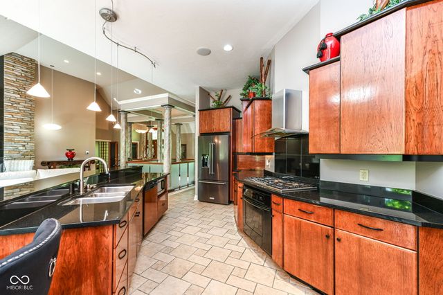 201 S Creedmoor Way, Anderson, IN 46011