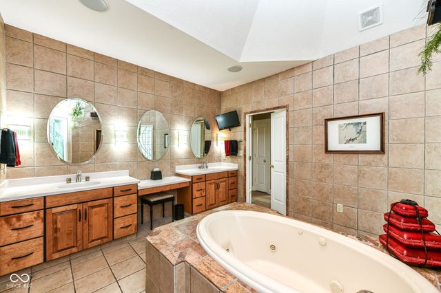 201 S Creedmoor Way, Anderson, IN 46011