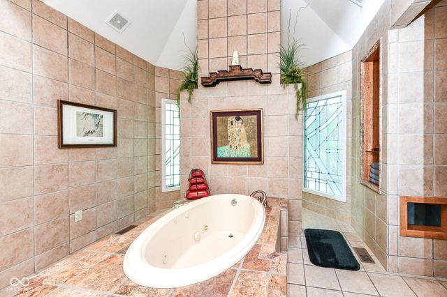 201 S Creedmoor Way, Anderson, IN 46011