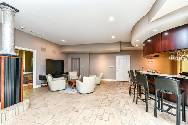 201 S Creedmoor Way, Anderson, IN 46011