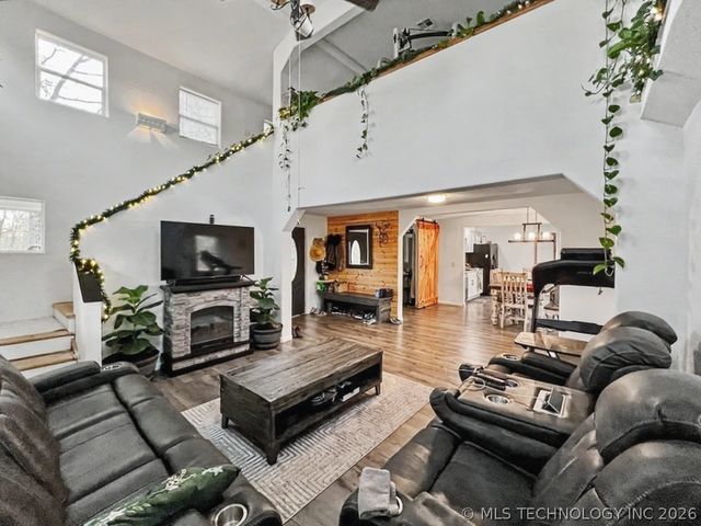 17902 E 688 Road, Tahlequah, OK 74464