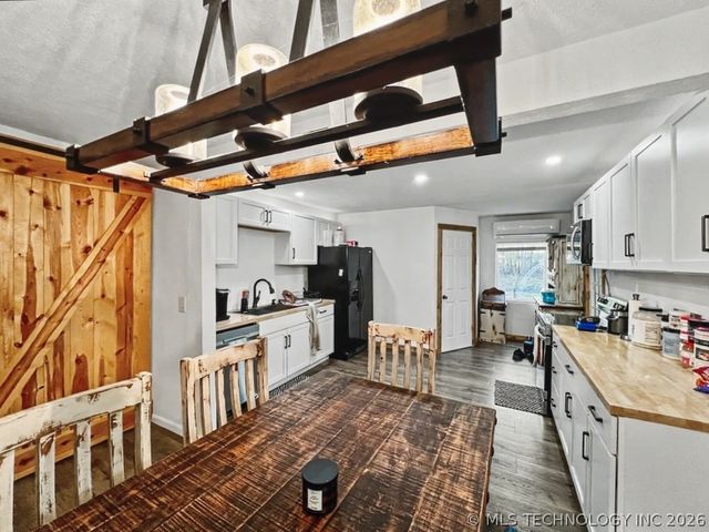 17902 E 688 Road, Tahlequah, OK 74464